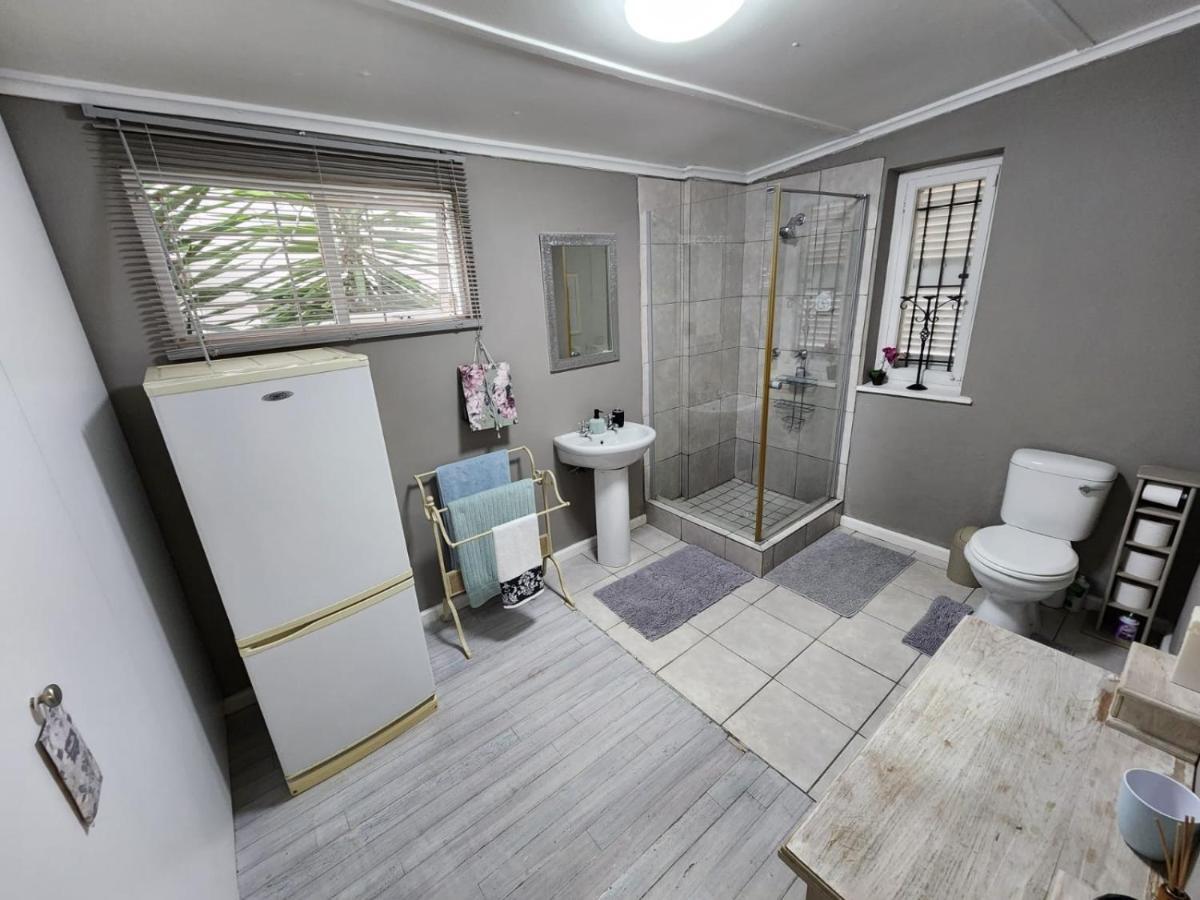 Peony Luxury Room With Wifi And Own Entrance Stellenbosch Exterior photo